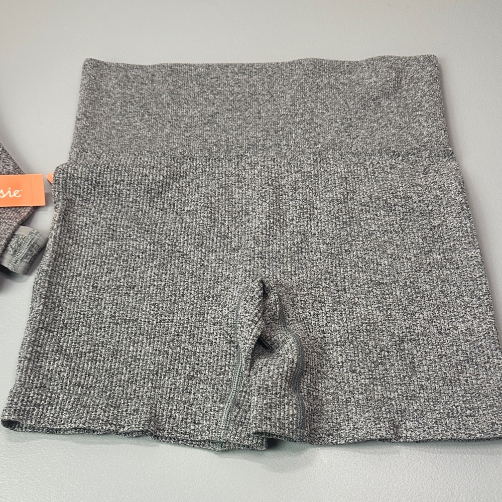 Colsie Heather Gray Ribbed V-Neck Lounge Tank & Shorts Set - Picture 6 of 11
